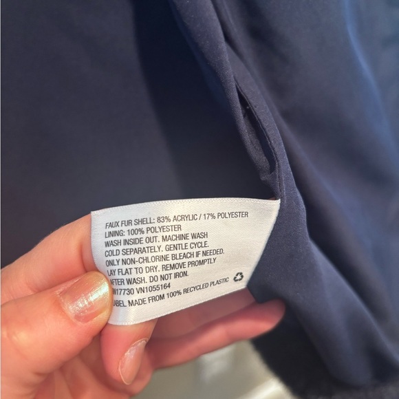 Women's Navy Faux Fur Vest soft medium stylish fall trendy - Picture 8 of 11